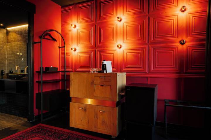 Room 23 of 81