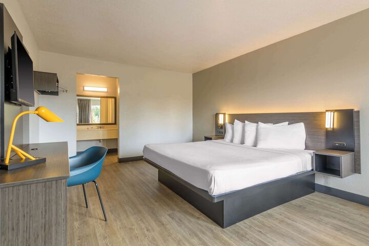 Room 9 of 30