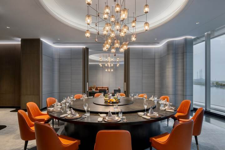 Dining 78 of 126