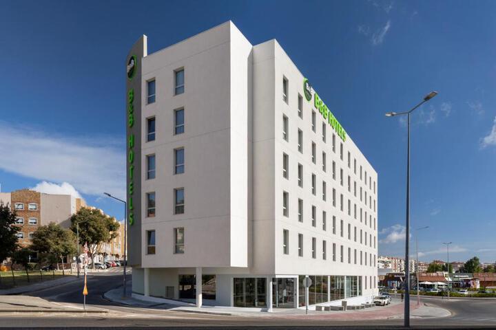 B & B Hotel Setúbal Bonfim in Setubal