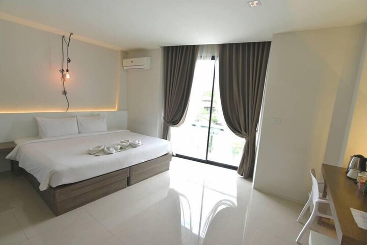 Room 27 of 108
