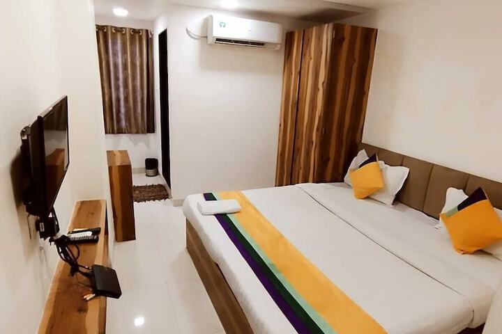 Room 4 of 38