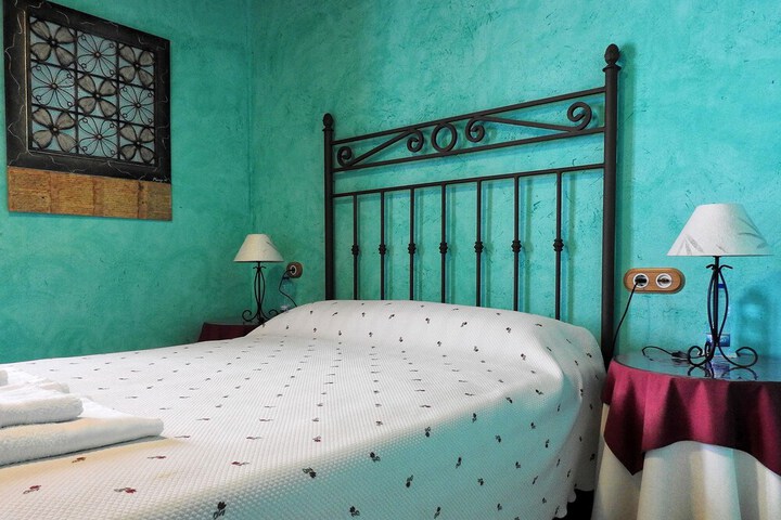 Room 12 of 38