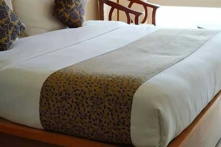 Room 6 of 14