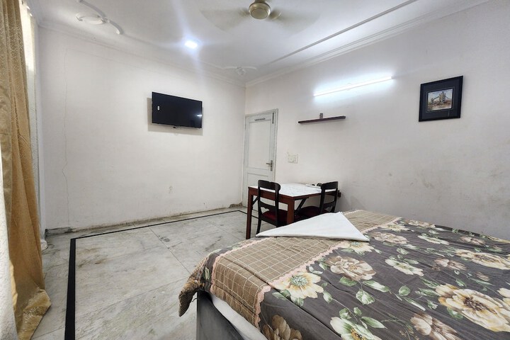 Room 12 of 46