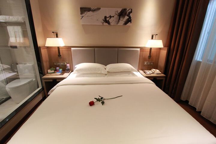 Room 6 of 92