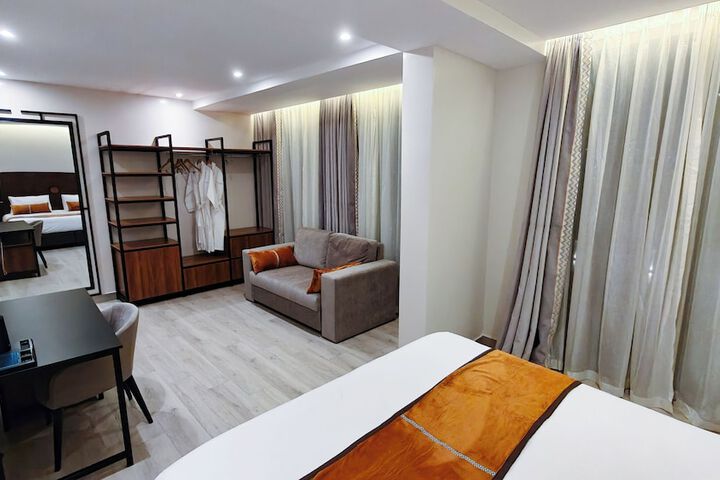 Room 35 of 106
