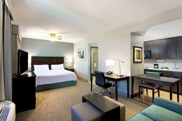 1 King 1qn Bed 2 Bedroom 2 Bath Suite (20 of 21)