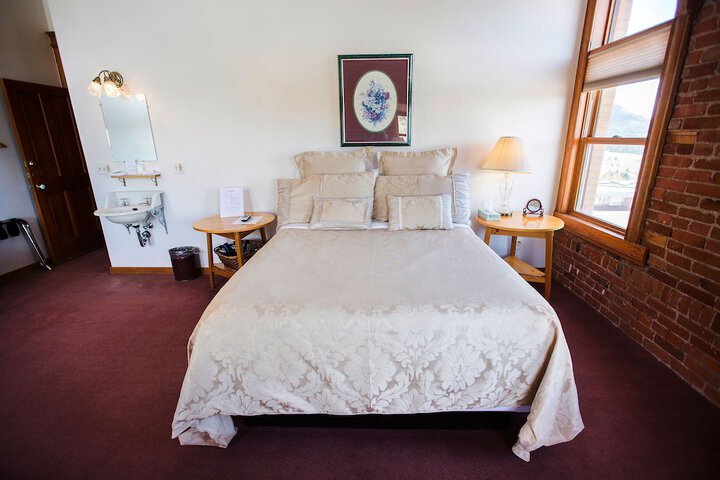 Room 22 of 120