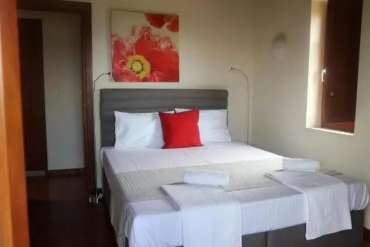 Room 5 of 16