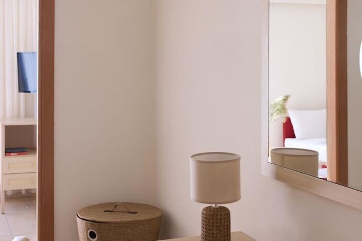 Room 35 of 212