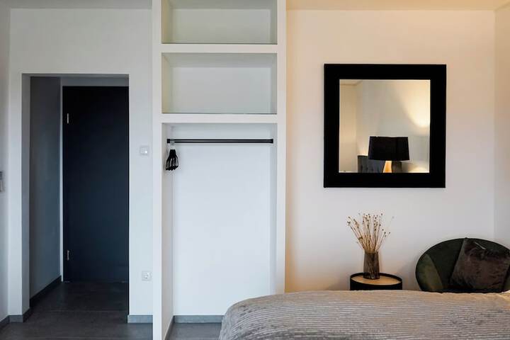 Room 6 of 179