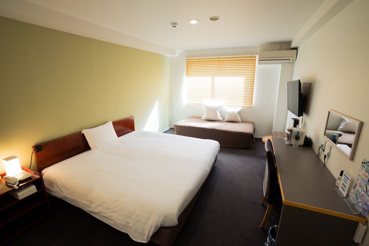 Room 4 of 40