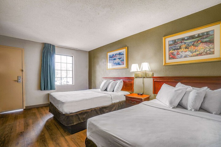 Double Accessible King Size Bed (4 of 10)