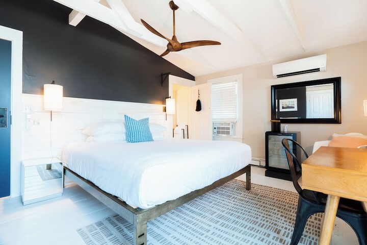 Standard | King Bed (4 of 21)