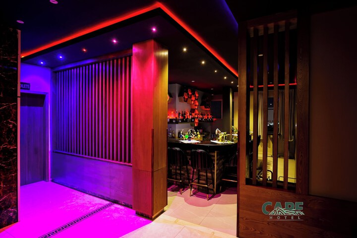 Lounge 16 of 18
