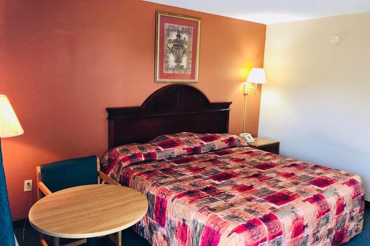 Room 17 of 28