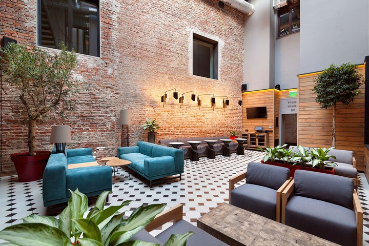 Lounge 58 of 62