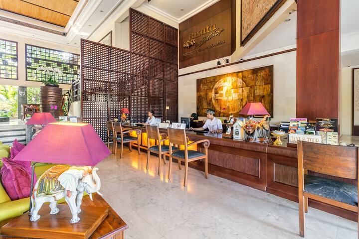 Entrance & Lobby