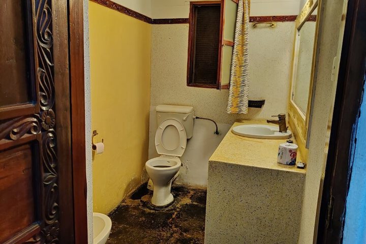 Room 12 of 36