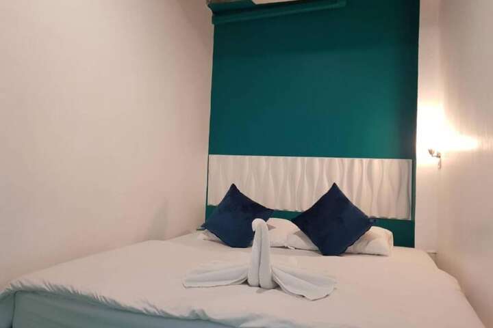 Room 11 of 38