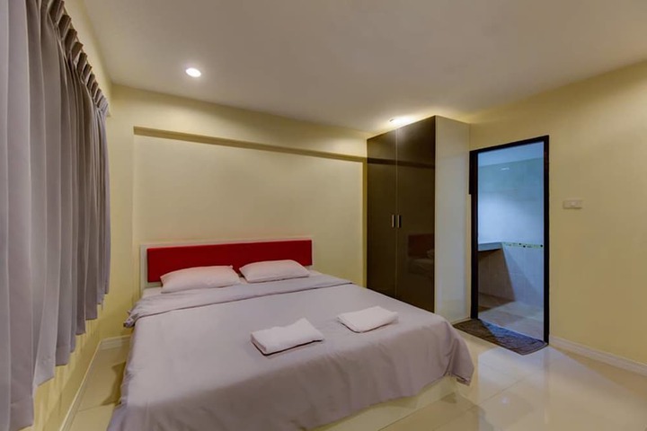 Room 10 of 30