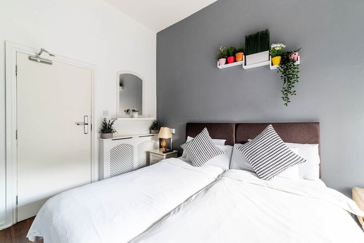 Room 12 of 75