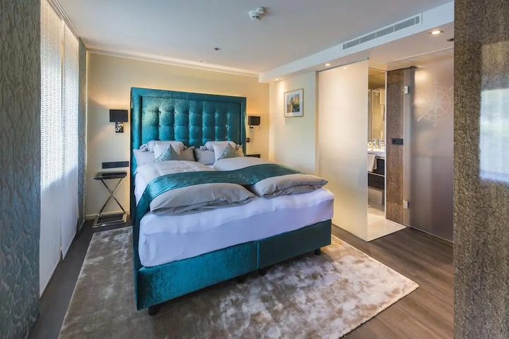 Room 3 of 25