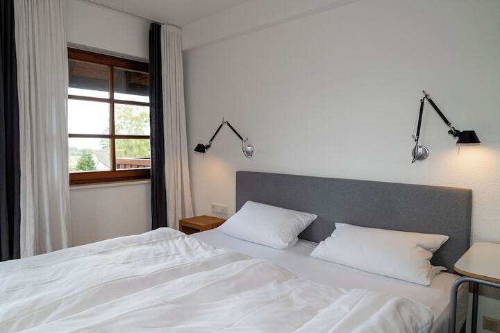 Room 105 of 395