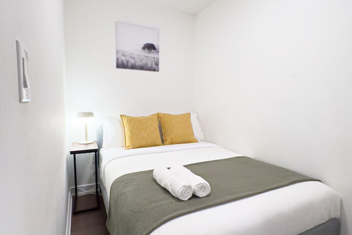 Room 5 of 33