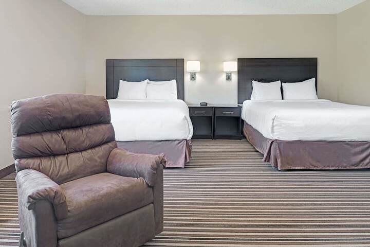 1 King Bed (10 of 10)