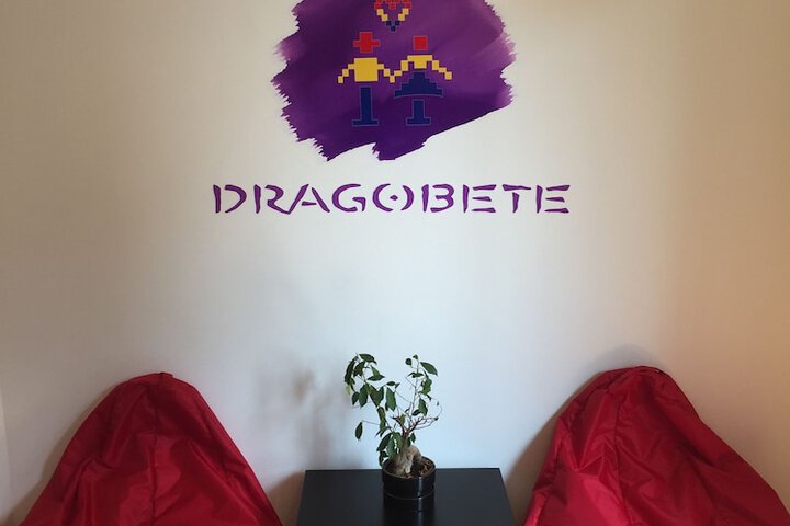Room 7 of 9