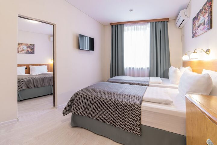 Room 15 of 122