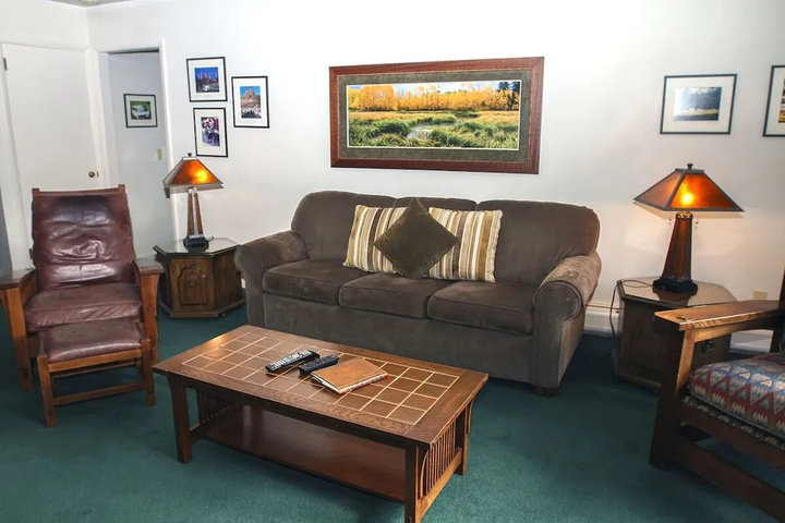 Room 6 of 9