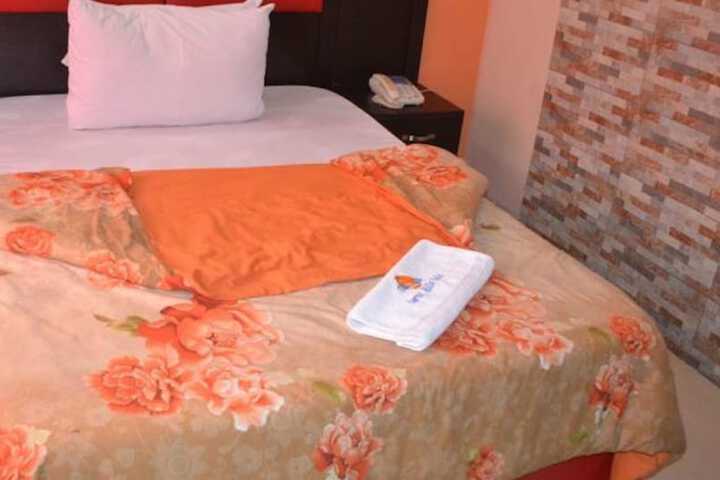 Room 4 of 12