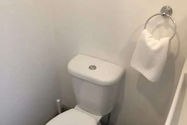 Room 6 of 15
