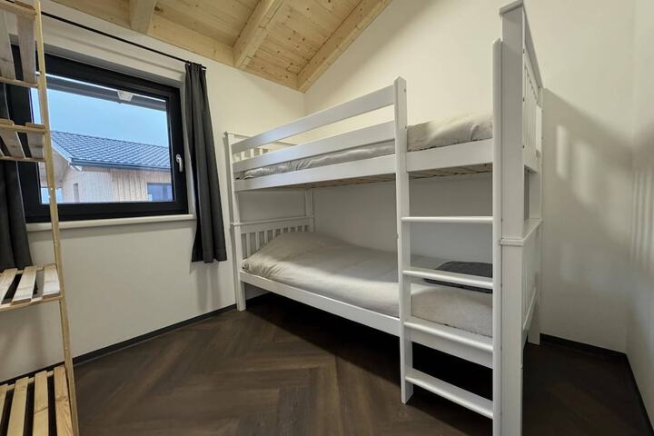 Room 5 of 38