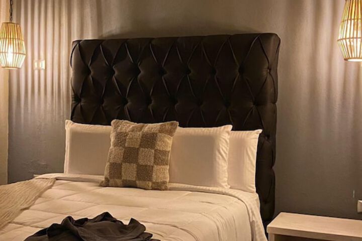 Room 32 of 82