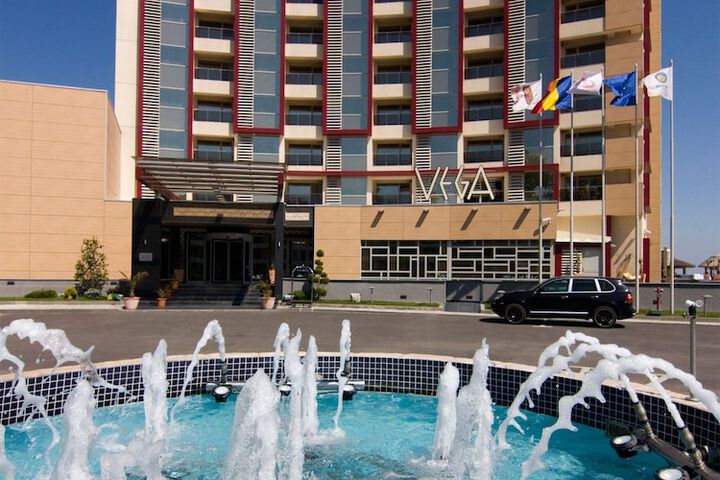 Hotel Exterior 42 of 51