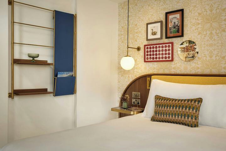 Room 27 of 45