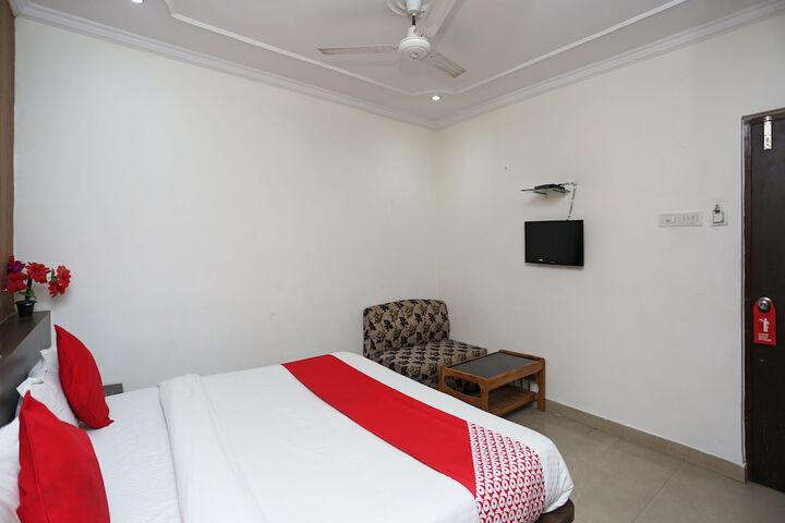 Room 10 of 26