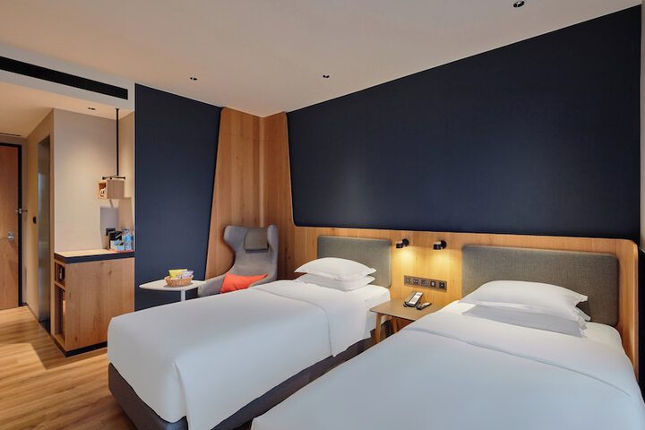 Room 14 of 82