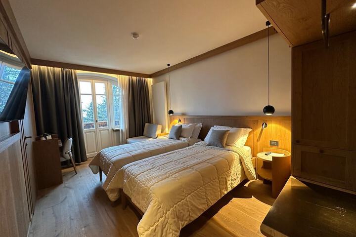 Room 42 of 106