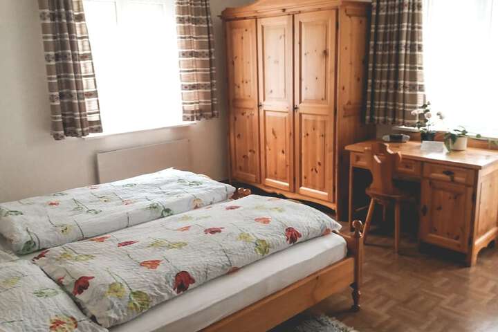 Room 6 of 8