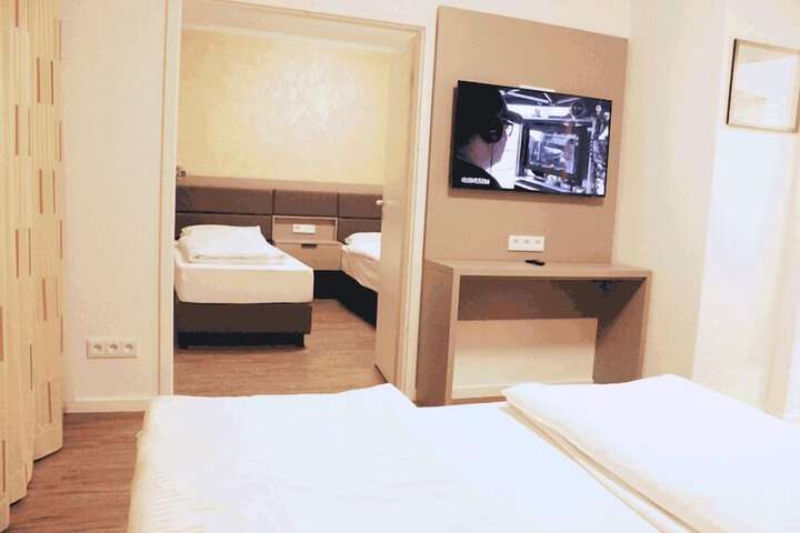 Room 25 of 37
