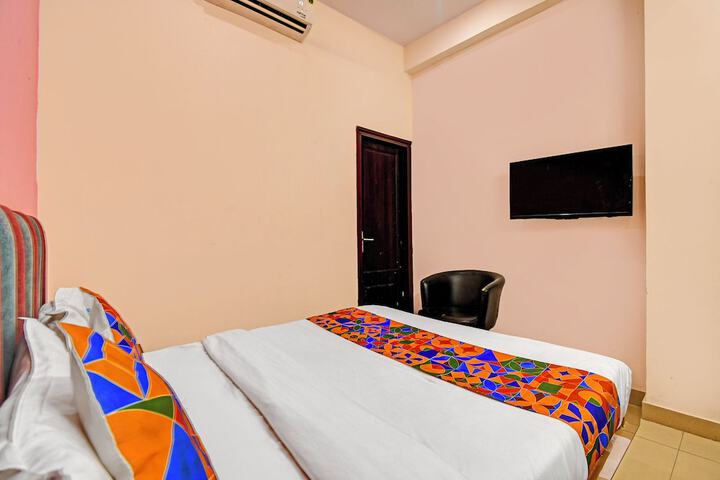 Room 7 of 25