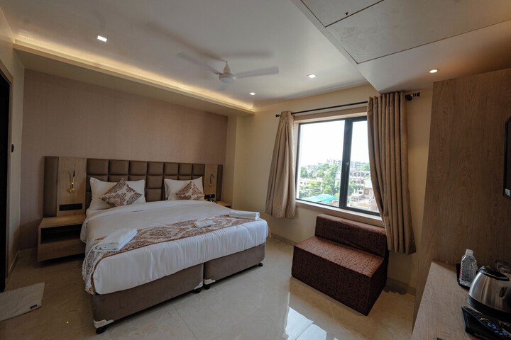 Room 6 of 24
