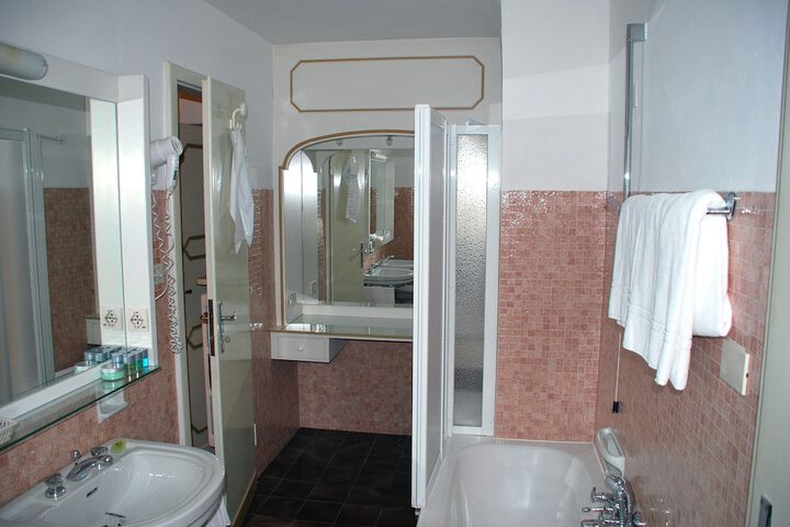 Room 21 of 45