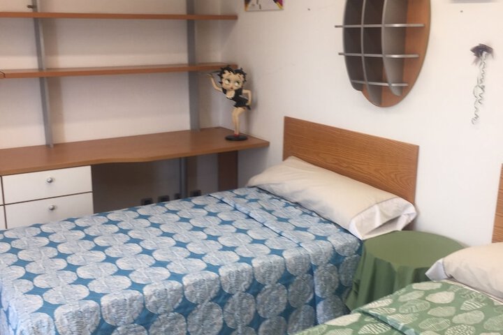 Room 13 of 165