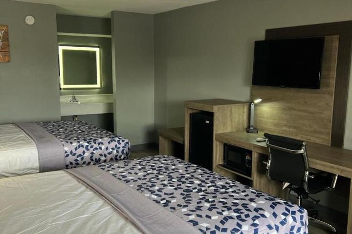 2 Queen Beds (20 of 28)